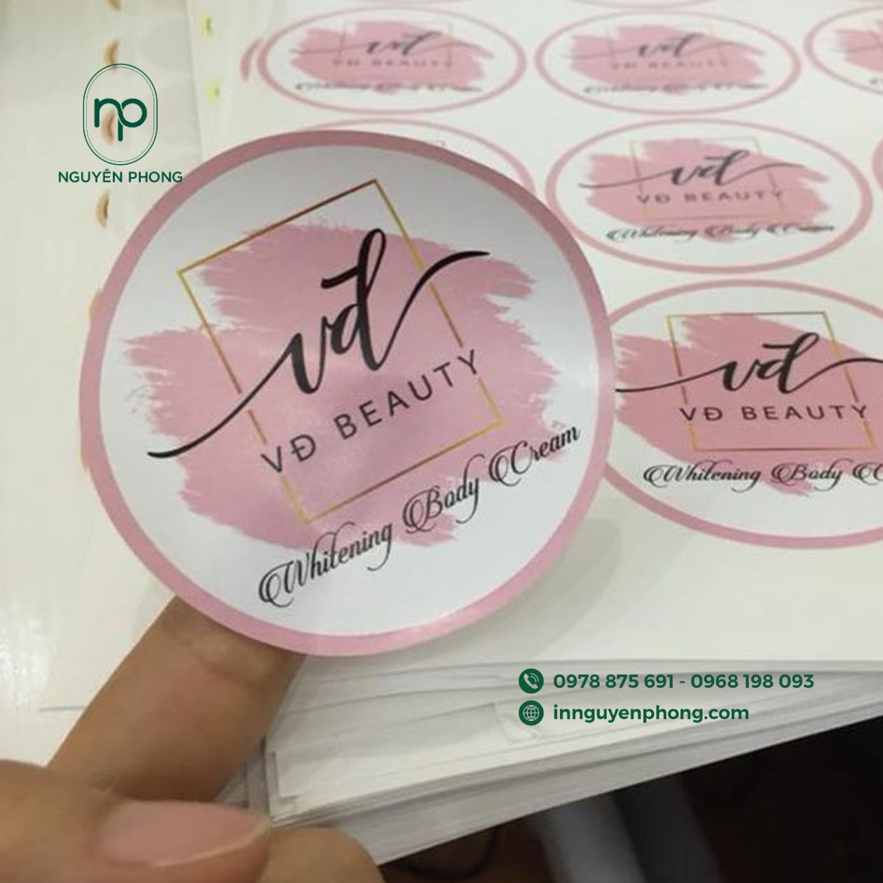 Mẫu logo kem body in trên tem dán